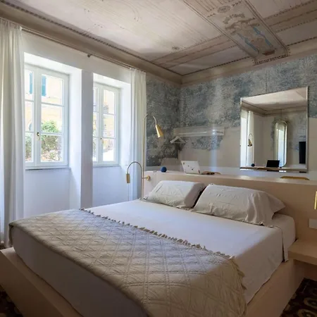 Cernaiabella Historic Stairway Authentic Charming With Jacuzzi And Aircon In Historic Building Up To 4ppl Newly Renovated 公寓 斯培西亚