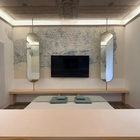 公寓 Cernaiabella Historic Stairway Authentic Charming With Jacuzzi And Aircon In Historic Building Up To 4ppl Newly Renovated