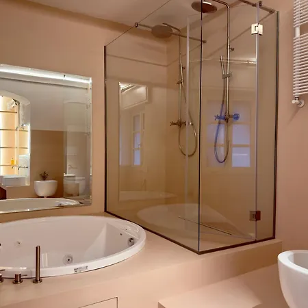 Apartmán Cernaiabella Elegant Charming Apartment With Private Jacuzzi And Aircon Along Historic Stairway La Spezia
