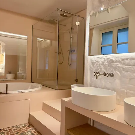 Apartmán Cernaiabella Elegant Charming Apartment With Private Jacuzzi And Aircon Along Historic Stairway