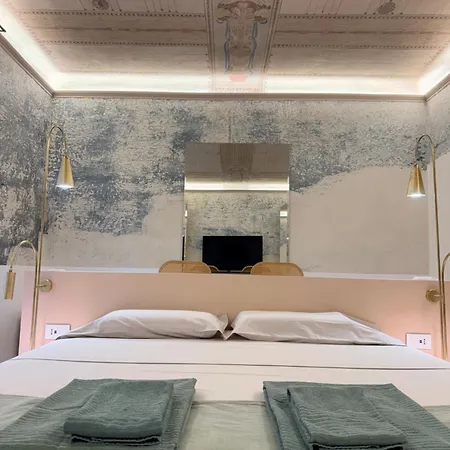Cernaiabella Elegant Charming Apartment With Private Jacuzzi And Aircon Along Historic Stairway Apartmán *