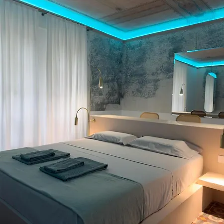 Apartmán Cernaiabella Elegant Charming Apartment With Private Jacuzzi And Aircon Along Historic Stairway