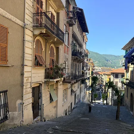 Apartmán Cernaiabella Elegant Charming Apartment With Private Jacuzzi And Aircon Along Historic Stairway