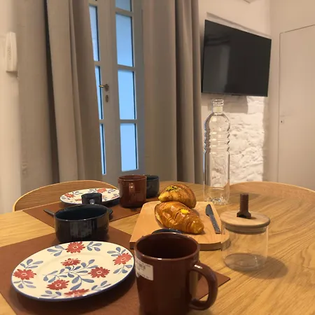 Cernaiabella Elegant Charming Apartment With Private Jacuzzi And Aircon Along Historic Stairway