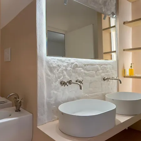 Cernaiabella Elegant Charming Apartment With Private Jacuzzi And Aircon Along Historic Stairway Apartmán *