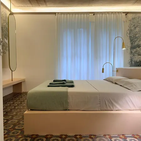 Cernaiabella Historic Stairway Authentic Charming With Jacuzzi And Aircon In Historic Building Up To 4ppl Newly Renovated *
