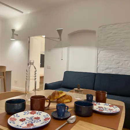 Apartmán Cernaiabella Elegant Charming Apartment With Private Jacuzzi And Aircon Along Historic Stairway