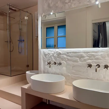 Cernaiabella Elegant Charming Apartment With Private Jacuzzi And Aircon Along Historic Stairway Apartmán *