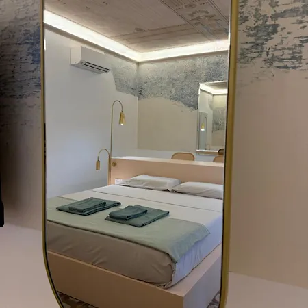 公寓 Cernaiabella Historic Stairway Authentic Charming With Jacuzzi And Aircon In Historic Building Up To 4ppl Newly Renovated 斯培西亚