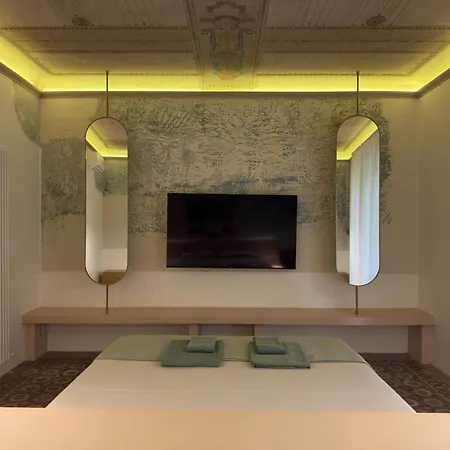 Cernaiabella Elegant Charming Apartment With Private Jacuzzi And Aircon Along Historic Stairway Apartmán