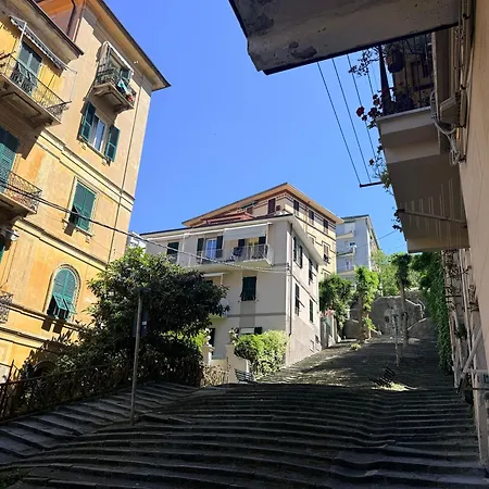 Cernaiabella Historic Stairway Authentic Charming With Jacuzzi And Aircon In Historic Building Up To 4ppl Newly Renovated 公寓 *