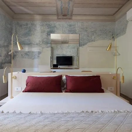 公寓 Cernaiabella Historic Stairway Authentic Charming With Jacuzzi And Aircon In Historic Building Up To 4ppl Newly Renovated
